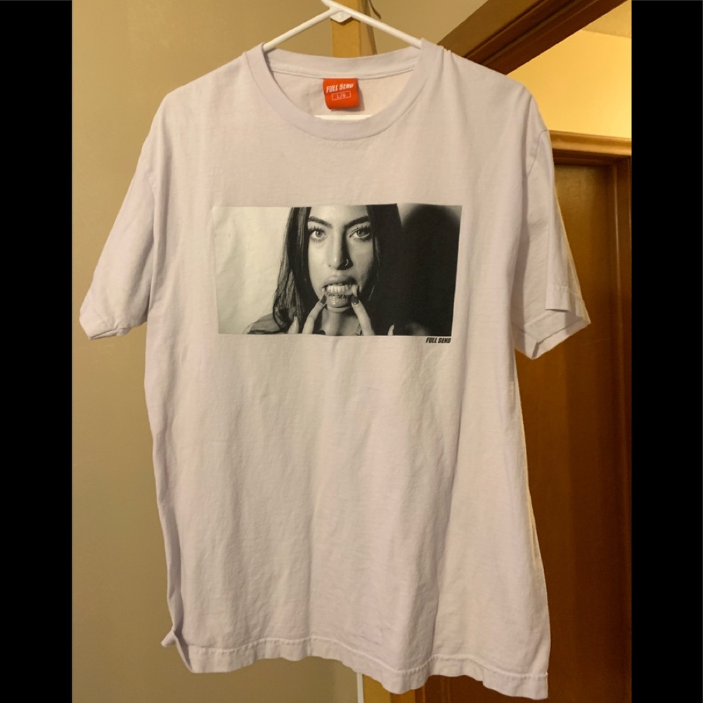 Full send lip tee